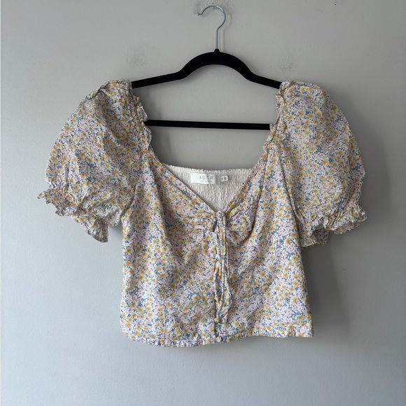 ASTR The Label Lace Up Floral Tie Keyhole Front Puff Sleeve Top Size Small - Picture 4 of 9